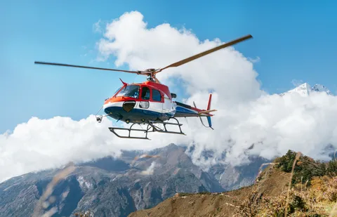 Rettungshubschrauber in den Bergen