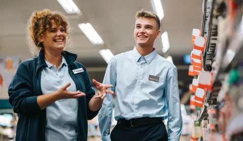 Junge Auszubildende Handel